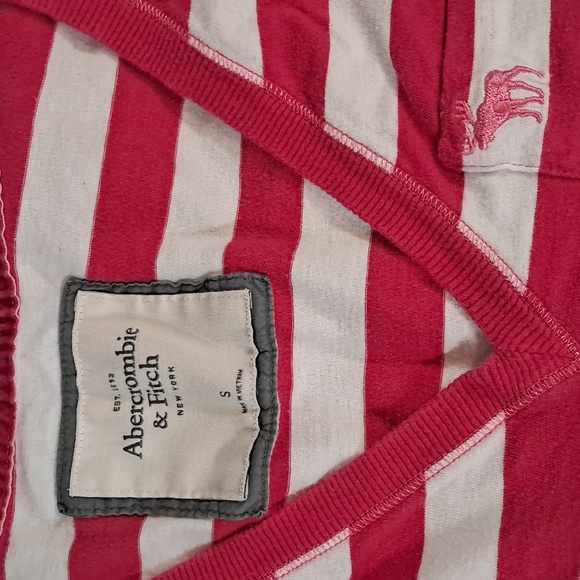 Abercrombie & Fitch v neck top size small - Picture 2 of 4